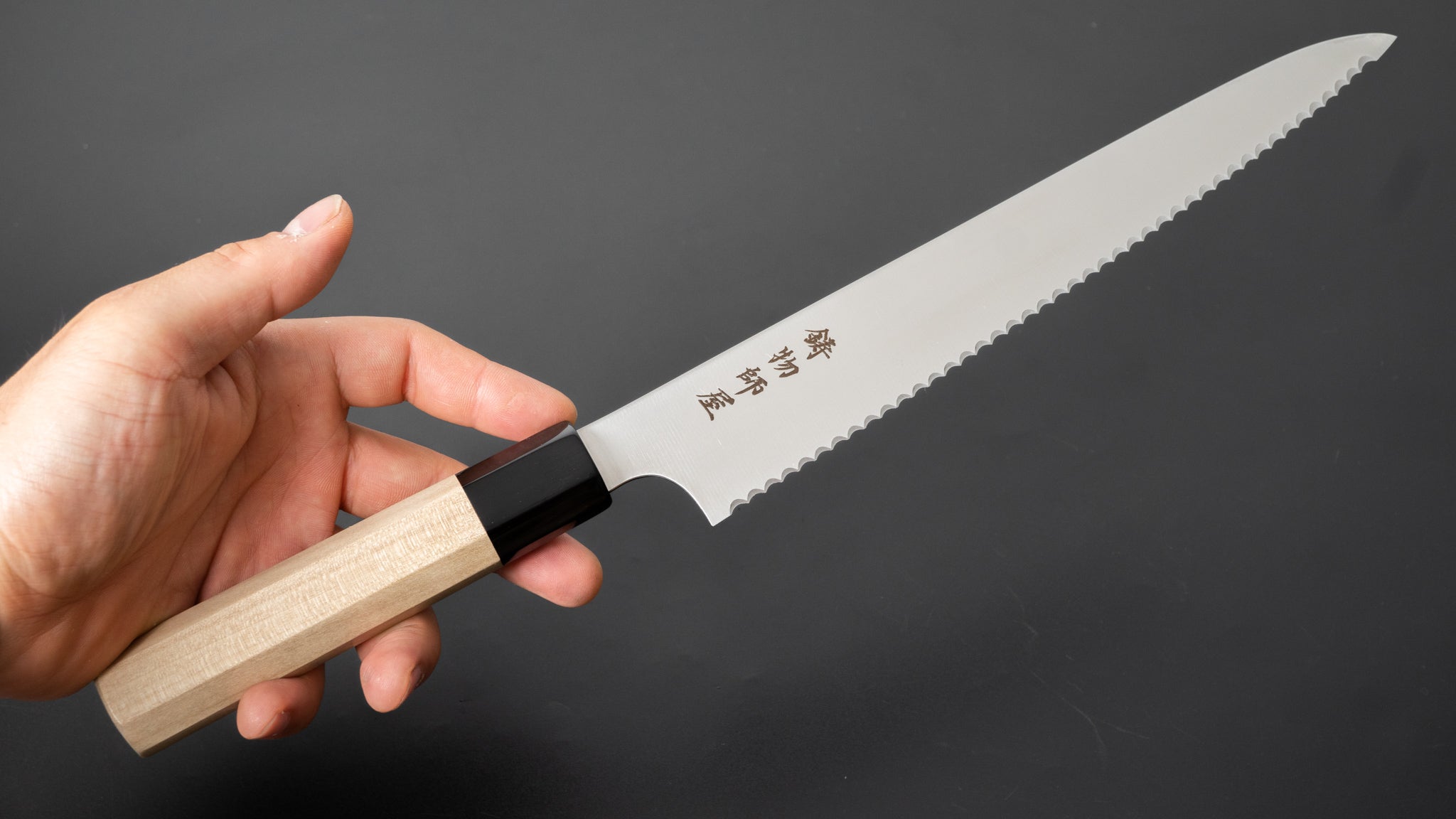 Hitohira Imojiya TH Stainless Bread Knife 240mm Ho Wood Handle (Wa) - Tetogi