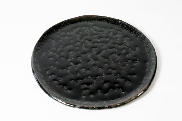 Komon Okuda Plate Kuro Haiyu (black ash glaze) - Tetogi