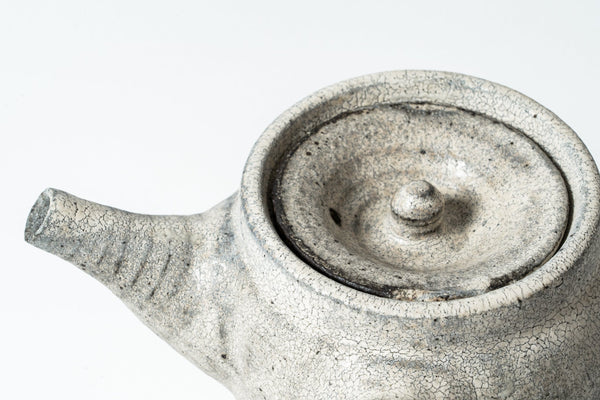 Komon Okuda Teapot Tall Kohiki Haiyu (white slip glaze & ash glaze) - Tetogi