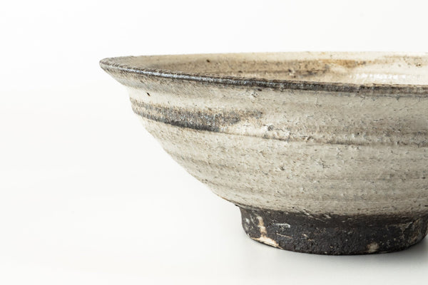 Komon Seji Okuda Asabachi Bowl Medium Kohiki Haiyu (white slip glaze & ash glaze) - Tetogi