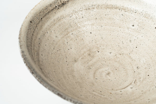Komon Seji Okuda Asabachi Bowl Medium Kohiki Haiyu (white slip glaze & ash glaze) - Tetogi