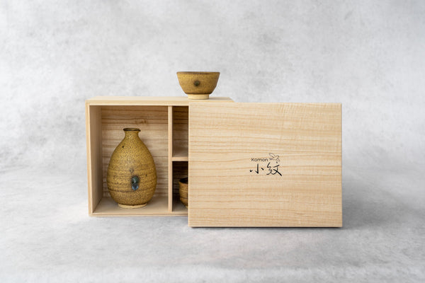 Komon Shinohara Sake set with Kiri box Kiseto - Tetogi